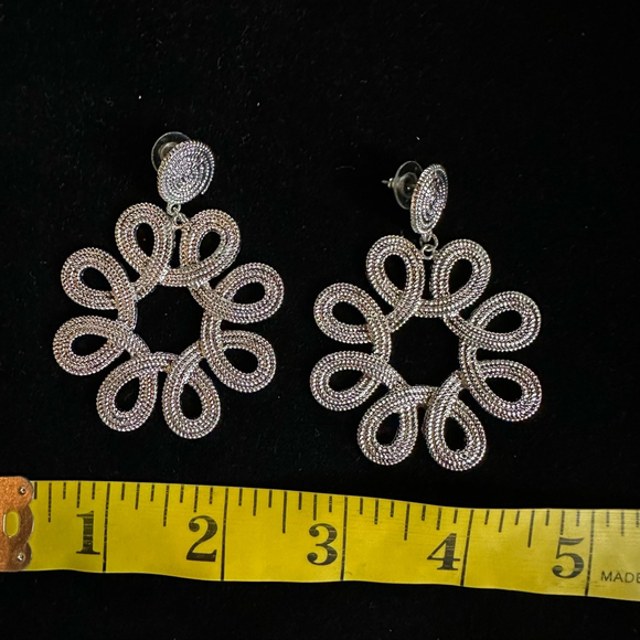 Women's Unbranded Silver Flower Earrings - Picture 4 of 4